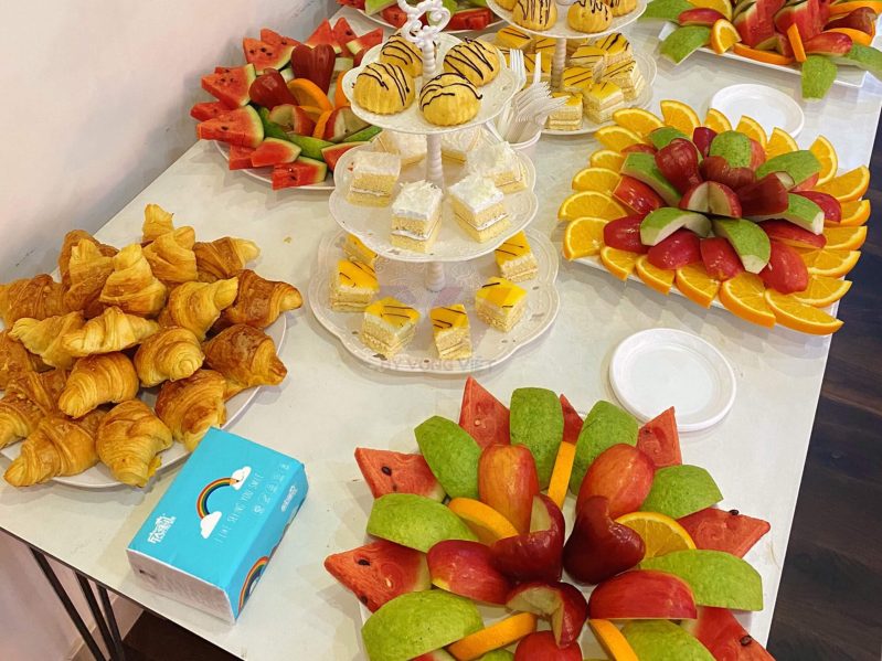Tiệc nhẹ đãi khách tại gia vừa lịch sự vừa ấm áp tinh tế Tiệc Nhẹ Đãi Khách Tại Gia Vừa Lịch Sự Vừa Ấm Áp Tinh Tế